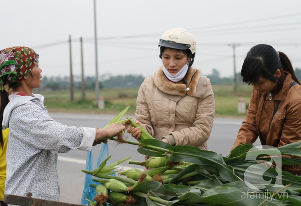 Hà Nội: Chân dung những người phụ nữ bán ngô luộc, thu về 30 triệu đồng/tháng 7