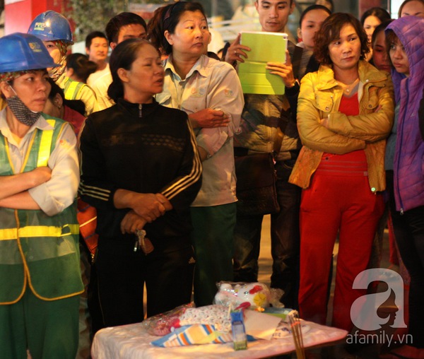 Hà Nội: Người dân xót thương khi thấy một hài nhi bị vứt trong thùng rác 1