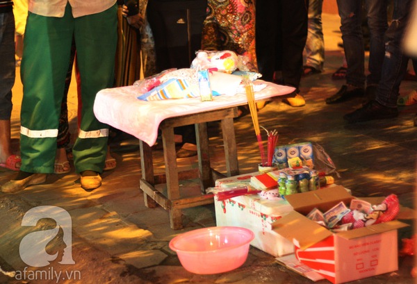Hà Nội: Người dân xót thương khi thấy một hài nhi bị vứt trong thùng rác 2