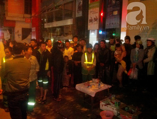 Hà Nội: Người dân xót thương khi thấy một hài nhi bị vứt trong thùng rác 7