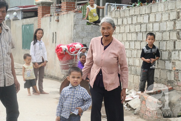 Thanh Hóa: Người dân hối hả đi tránh siêu bão 15