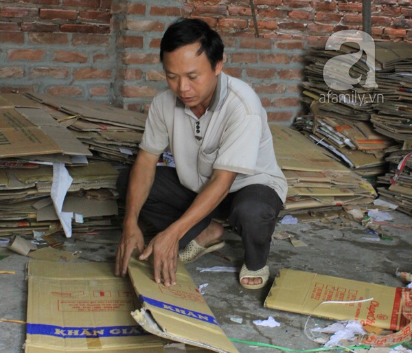 Hà Nội: Vợ chồng mua đồng nát trả lại 10 cây vàng nhặt được 1