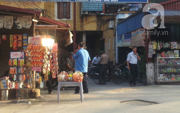 Nghi án "sườn bò thơm cay" bán trước cổng trường tiểu học được làm từ xốp 1