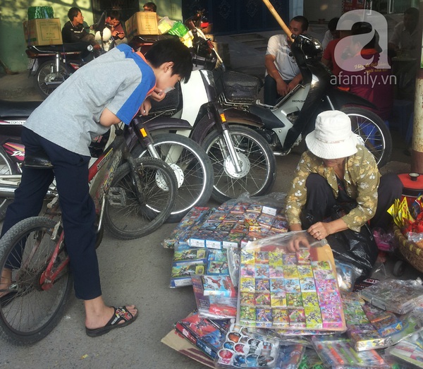 Nghi án "sườn bò thơm cay" bán trước cổng trường tiểu học được làm từ xốp 2