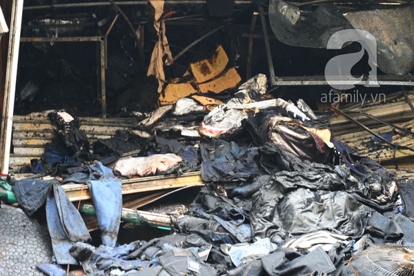 Cháy lớn tại chợ Nhà Xanh ở Cầu Giấy: Khoảng 60 gian hàng bị thiêu rụi, thiệt hại cả trăm tỉ đồng 12