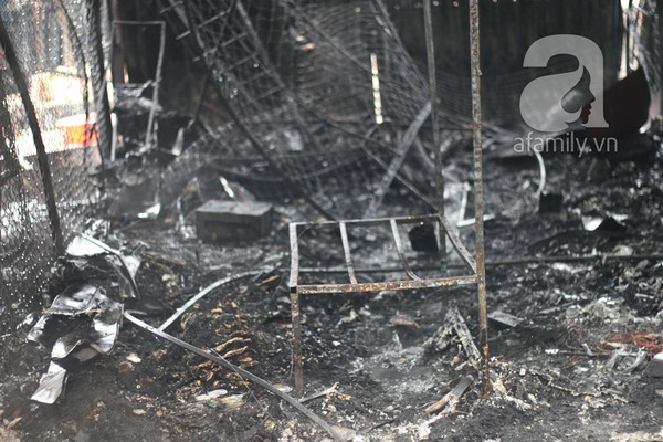 Cháy lớn tại chợ Nhà Xanh ở Cầu Giấy: Khoảng 60 gian hàng bị thiêu rụi, thiệt hại cả trăm tỉ đồng 14