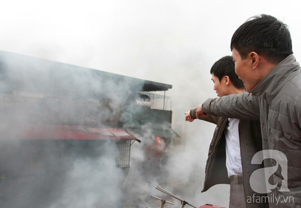 Hà Nội: Cháy thiêu rụi nhiều căn hộ tại khu tập thể Nam Đồng 3