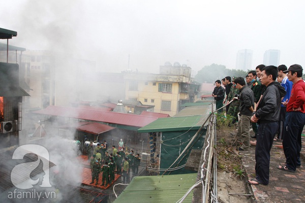 Hà Nội: Cháy thiêu rụi nhiều căn hộ tại khu tập thể Nam Đồng 5