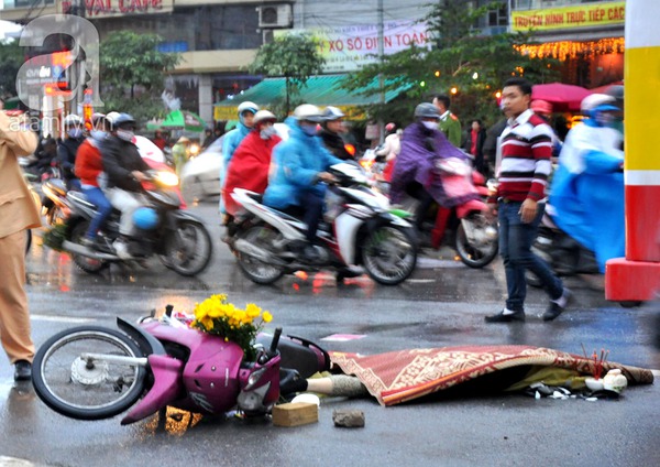 Hà Nội: Một phụ nữ mang bầu bị xe buýt cán tử vong trong mưa rét 2