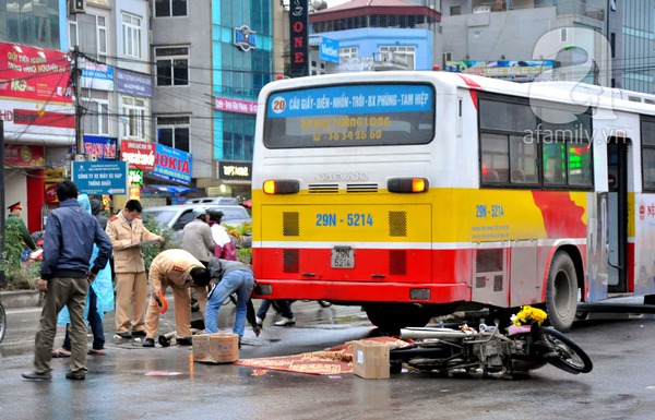 Hà Nội: Một phụ nữ mang bầu bị xe buýt cán tử vong trong mưa rét 1