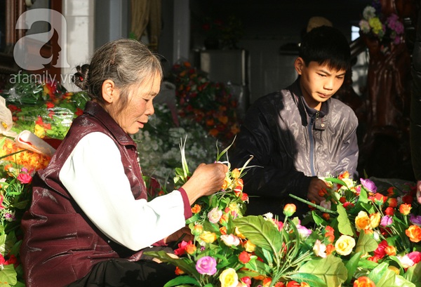 Về nơi sản xuất hoa lụa phục vụ Tết lớn nhất miền Bắc 9