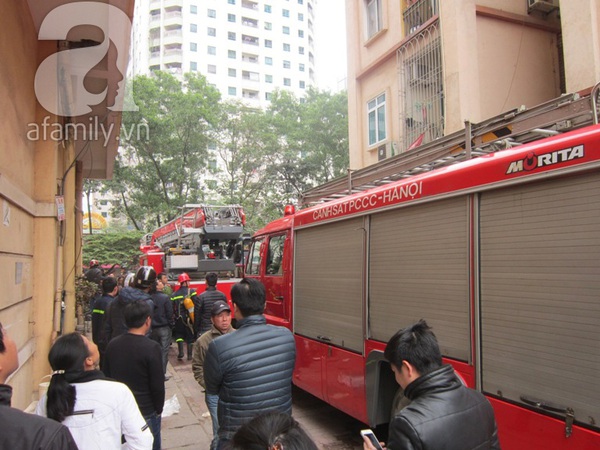 Hà Nội: Cháy chung cư, cả tòa nhà phải sơ tán gấp 2