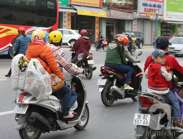Sợ chặt chém, đông đúc, nhiều người ra thành phố bằng xe máy 5