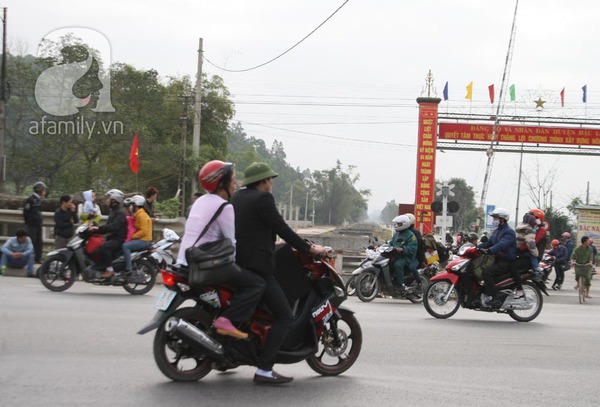 Sợ chặt chém, đông đúc, nhiều người ra thành phố bằng xe máy 8