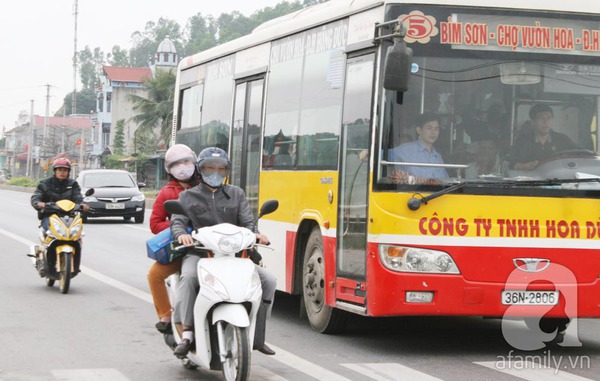 Sợ chặt chém, đông đúc, nhiều người ra thành phố bằng xe máy 1