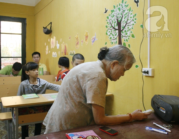 Xúc động cô giáo 82 tuổi dạy lớp học đặc biệt giữa Thủ đô 6