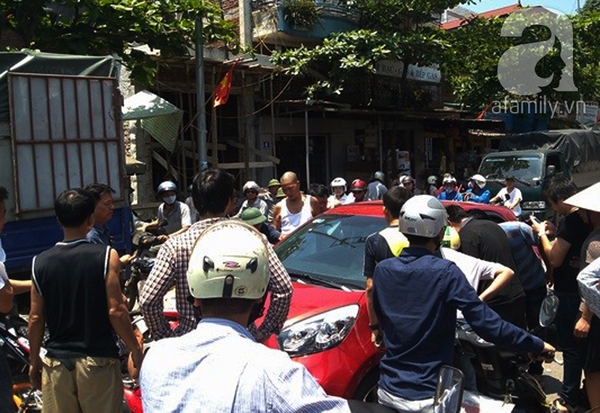 Hà Nội: Đi xe hơi trộm thẻ điện thoại bị trăm người vây bắt 1