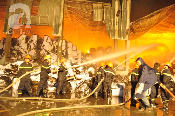 Vụ cháy nhà máy giấy Bắc Ninh: 4.000 tấn giấy tan thành tro bụi 1