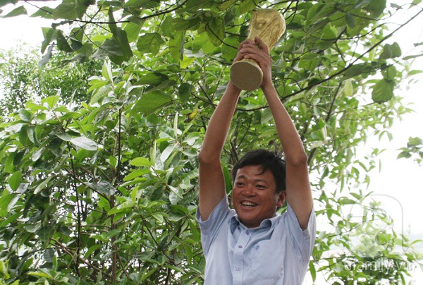 Đôi vợ chồng sản xuất "Cúp vàng" World Cup giá... 70 ngàn đồng 14