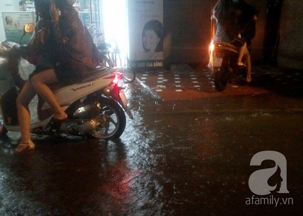 Hà Nội đang mưa rất to, nhiều nơi có khả năng bị ngập lớn 5
