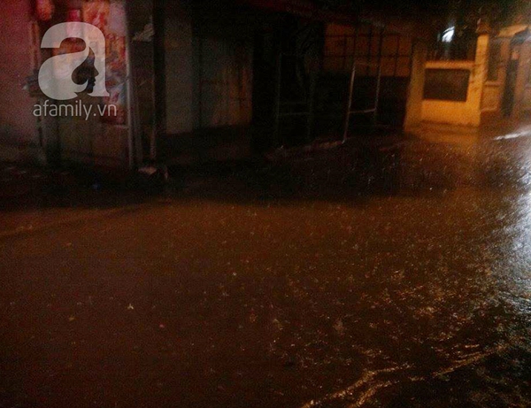 Hà Nội đang mưa rất to, nhiều nơi có khả năng bị ngập lớn 7