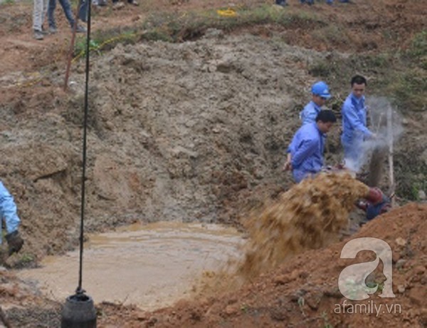 Lần thứ 7 đường ống nước sông Đà bị vỡ, hàng ngàn hộ dân lại không có nước sinh hoạt 1