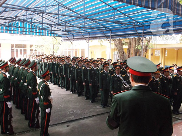 Mẹ già, con thơ khóc ngất trong lễ tiễn biệt chiến sĩ thứ 19 hi sinh trong vụ rơi máy bay 11