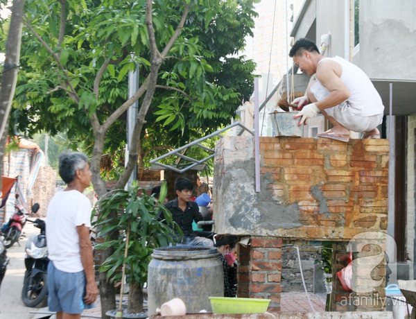 80 gia đ&igrave;nh sống bằng nước pha b&ugrave;n v&agrave;ng kh&egrave; ngay giữa H&agrave; Nội 14