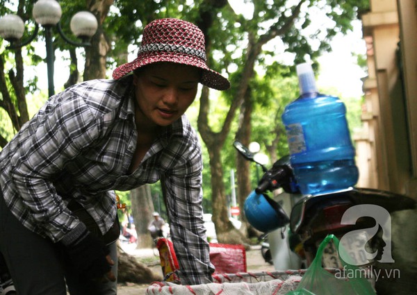 Kiếm 5 triệu đồng/ng&agrave;y nhờ nghề bẻ sấu tại H&agrave; Nội 5