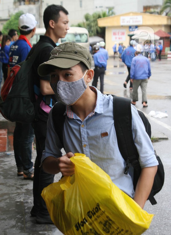 Thí sinh mang gà vịt, vài chục kg gạo... lên Hà Nội thi Đại học 6