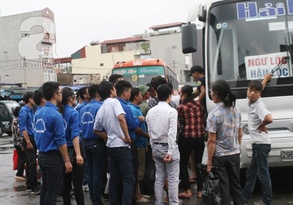 Thí sinh mang gà vịt, vài chục kg gạo... lên Hà Nội thi Đại học 16