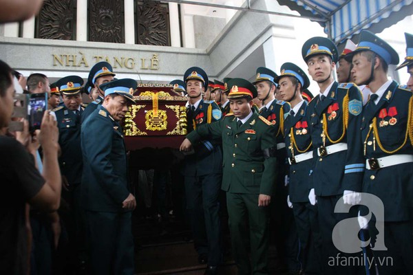 Những hình ảnh nghẹn ngào trong đám tang tiễn đưa 18 chiến sĩ 3