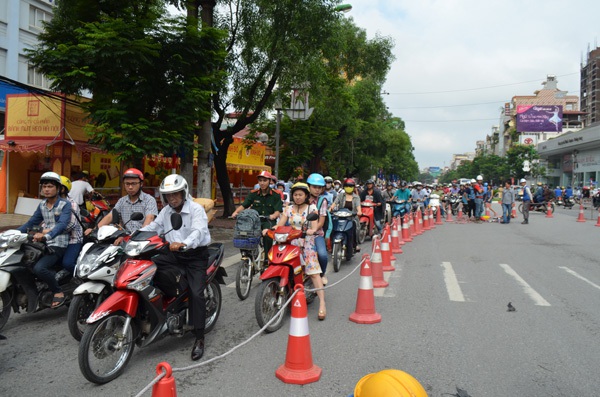 Cấm ô tô vào đường Xuân Thủy - Cầu Giấy sớm hơn dự kiến, nhiều người bất ngờ 2