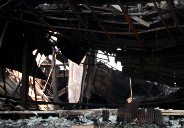 Hiện trường tan hoang của Luxury bar sau đám cháy kinh hoàng 14