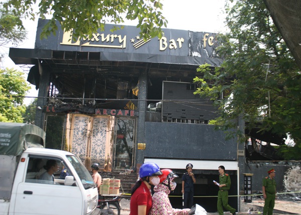 Hiện trường tan hoang của Luxury bar sau đám cháy kinh hoàng 3