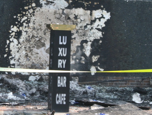 Hiện trường tan hoang của Luxury bar sau đám cháy kinh hoàng 9