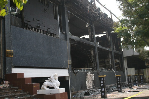 Hiện trường tan hoang của Luxury bar sau đám cháy kinh hoàng 15