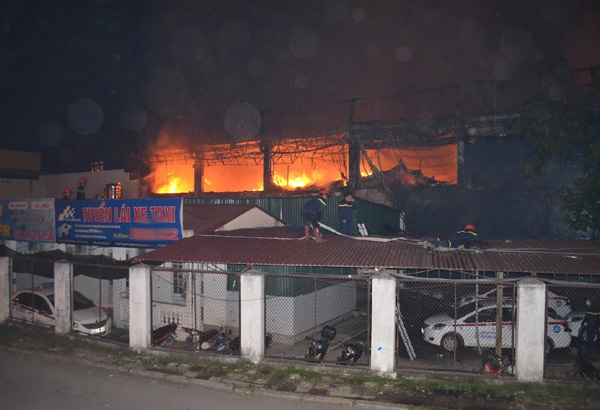 Vụ cháy quán bar Luxury: 13 nạn nh&acirc;n đang phải c&acirc;́p cứu  1