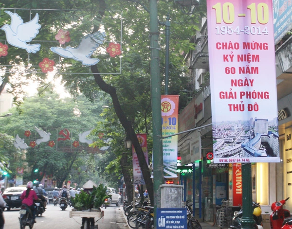 Hà Nội trang hoàng chào đón 60 năm ngày giải phóng Thủ đô 14