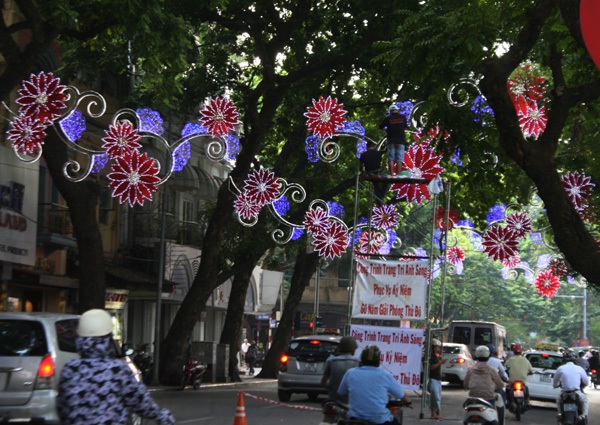 Hà Nội trang hoàng chào đón 60 năm ngày giải phóng Thủ đô 5