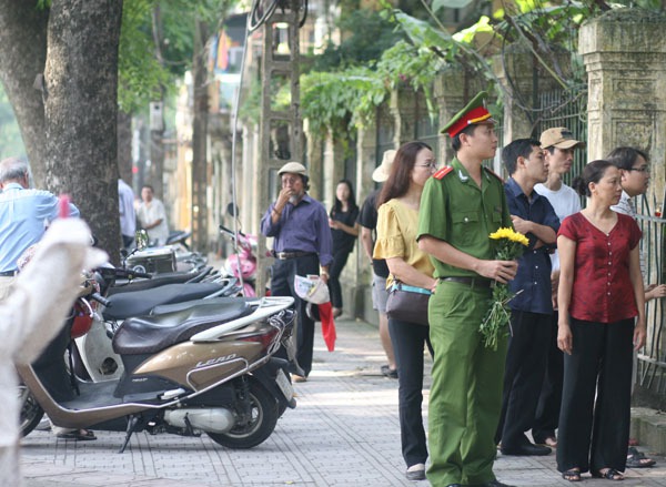 Người Hà Nội xếp hàng dài vào viếng Đại Tướng Võ Nguyên Giáp 11