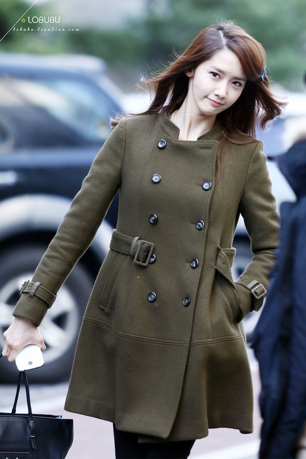 Học lỏm b&iacute; kip diện &aacute;o kho&aacute;c giấu nhẹm khuyết điểm ch&acirc;n cong của Yoona (SNSD)