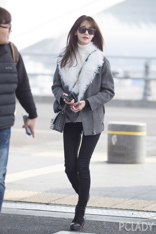Diện áo khoác che chân cong như Yoona SNSD