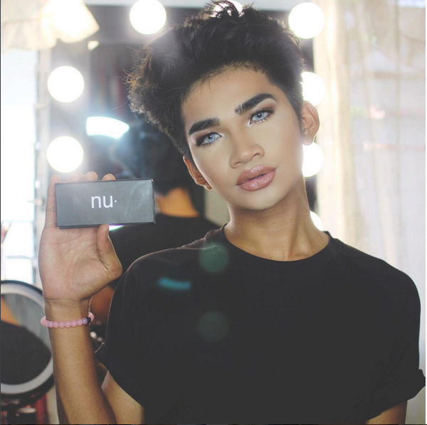 Những ch&agrave;ng trai trang điểm khiến ph&aacute;i đẹp cũng phải ngỡ ng&agrave;ng