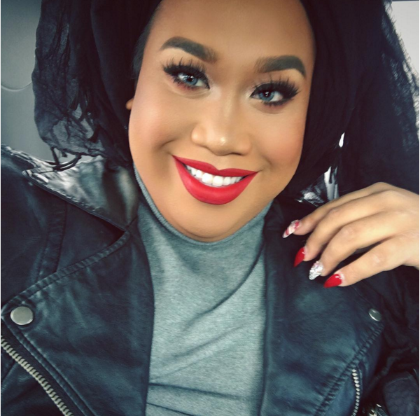 Những ch&agrave;ng trai trang điểm khiến ph&aacute;i đẹp cũng phải ngỡ ng&agrave;ng