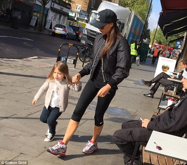 Harper Beckham & North West: bản sao hoàn hảo của hai bà mẹ nổi tiếng