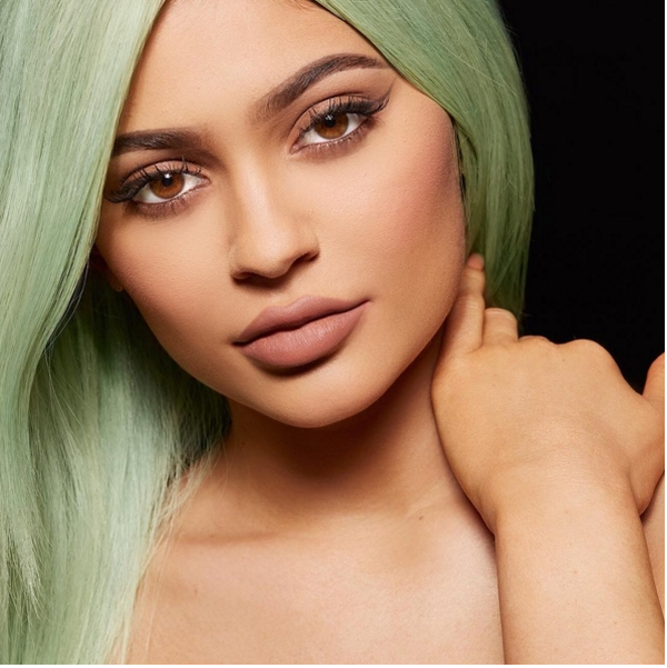 Sau 30 giây đầu tiên kể từ khi mở bán Kylie Lip Kit, trang bán hàng online của sản phẩm này đã bị 