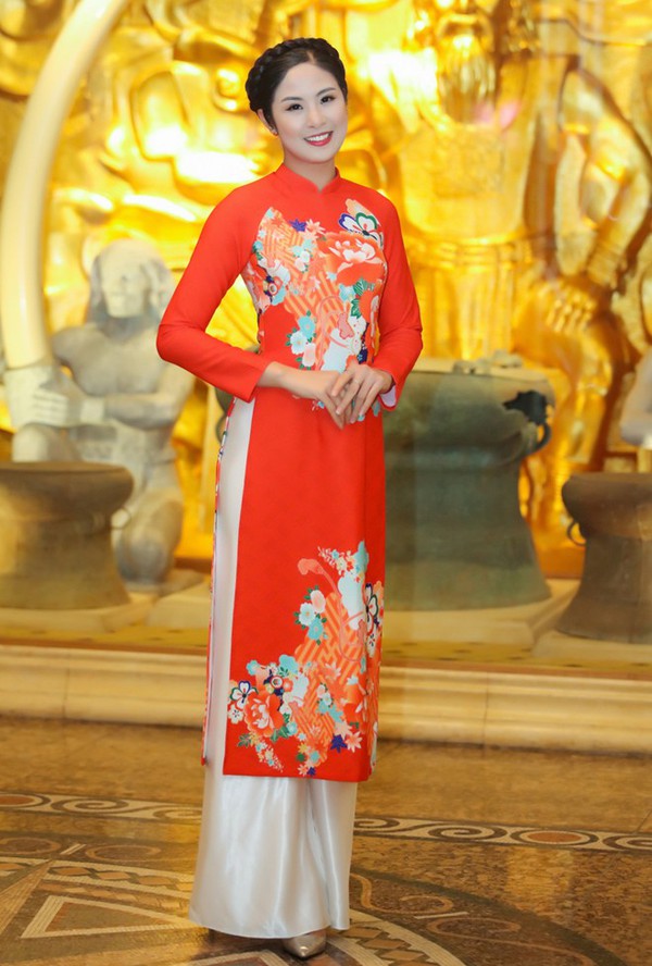 sao Việt mặc áo dài