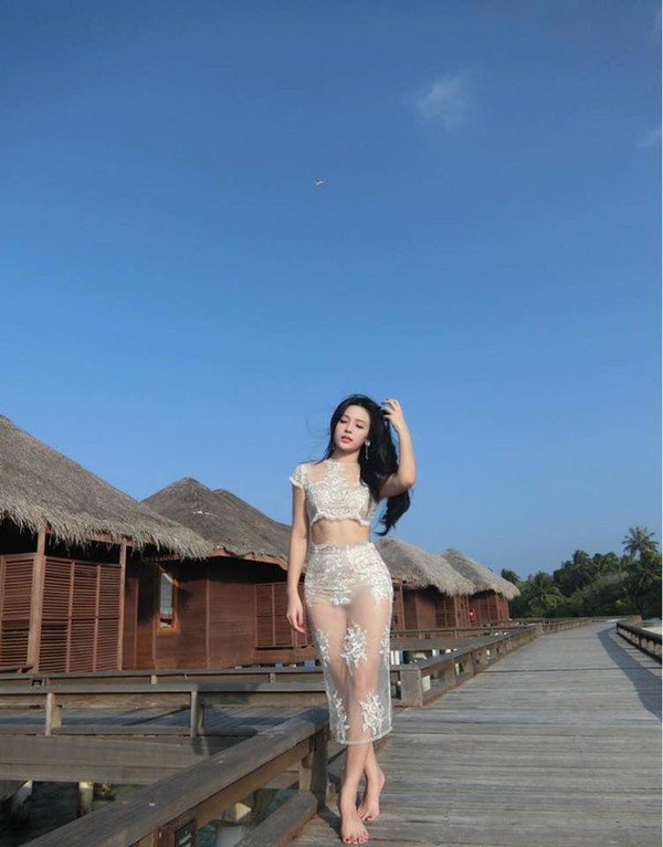 Những bà vợ sở hữu thân hình nóng bỏng nhất showbiz Việt