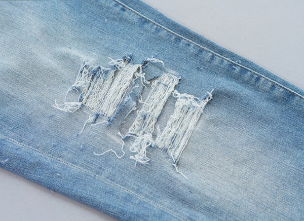 7 bước đơn giản để phá cách chiếc quần jean của bạn thành quần rách cá tính